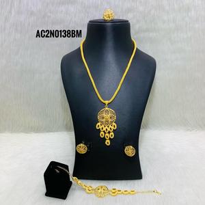 Nouveau Design Classique Plaqué Or Charme Collier Ensemble Boîte Chaîne avec Motif Floral pour les Fêtes et les Mariages En Laiton - Product Image 1