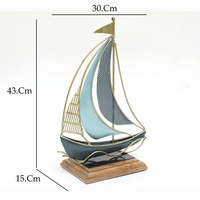Centre de table artisanal en laiton, bois et métal, inspiré des bateaux, éco-responsable, pour une tranquillité et une élégance dans votre maison.