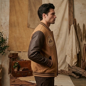 Blouson Bomber Homme Personnalisé en Laine Marron et Cuir avec Manches en Cuir, Style Universitaire, Patch Brodé, OEM - Product Image 3