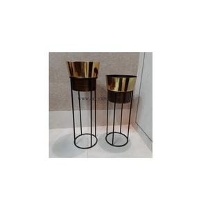 Lot de 2 jardinières et pots de décoration florale pour mariages et événements pour maisons et hôtels Jardinières et pots de fleurs pour salon pour les ventes - Product Image 1