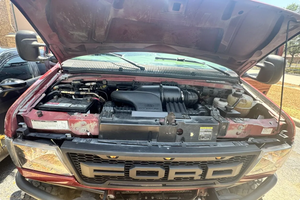 PRÊT À CONDUIRE - VÉHICULE D'OCCASION À VOLANT À GAUCHE |   Conduite à droite |   2000 FORDSS E-350 6.8L 4X4 CONVERSIONNNSS - Product Image 4