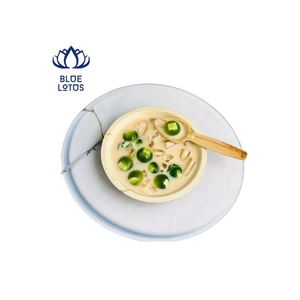 Parfait pour le bowling et les pique-niques, l'Areca feuille de palmier est une vaisselle jetable et écologique fabriquée au Vietnam - Product Image 1