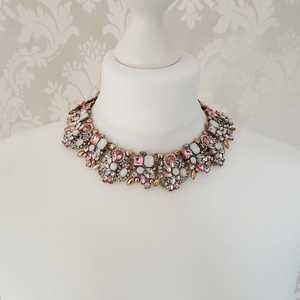 Vente en gros de jolis ensembles de bijoux pour femmes pour mariage indien ensemble de boucles d'oreilles antiques en plaqué or faites à la main avec collier ras du cou - Product Image 6