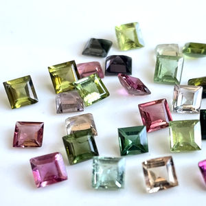 Tourmaline multicolore naturelle coupe carrée 4mm à facettes de qualité supérieure-Coupe carrée en tourmaline multicolore en vrac - Product Image 1