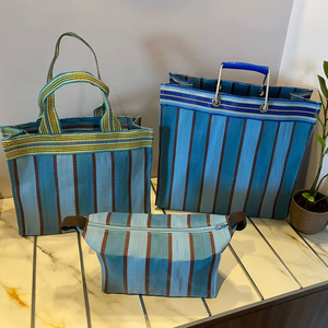Bolso de compras a rayas tejido plástico cremallera reutilizable respetuoso con el medio ambiente hecho a mano bolsas de playa recicladas estuches para cosméticos - Product Image 1