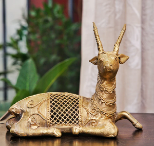 Estatuilla de ciervo elegante con diseño de arte Dhokra de alambre enrollado. Calidad Premium disponible a precios de mayorista. - Product Image 1