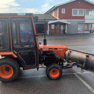 Tractor de Ruedas Kubota B7100 de 35HP para Granjas, Tractor de Arrastre con Componentes Principales: Motor, Bomba de Engranajes, Caja de Cambios - Product Image 1