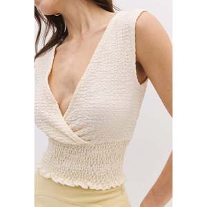 Blusa con cuello en V y cintura fruncida - Product Image 4