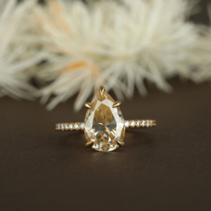 Solitaire Pear Cut Halo Set Anillo Para Mujer En Moissanite Pear VVS Clarity Diamond Y 925 Plata 10K 14K 18K Oro - Product Image 1