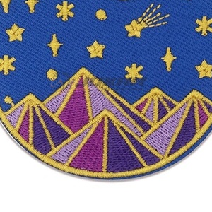 ใหม่ล่าสุดที่กำหนดเองผ้าปัก chenille สำหรับเสื้อผ้าแจ็คเก็ตหมวก - Product Image 3