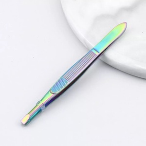 Herramienta de belleza de acero inoxidable de precisión Pinzas de punta plana para un aseo perfecto con rocas grises - Product Image 3