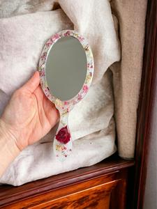 Miroir à main en résine avec finition lisse et brillante, parfait pour un usage quotidien, le maquillage ou des fins décoratives, ajoutant une touche élégante - Product Image 2