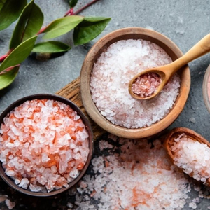 Sel gemme comestible naturel de l'Himalaya rose clair Meilleur pour la cuisine et le sel de table dans les grains raffinés Sel fin rose foncé de l'Himalaya - Product Image 1