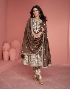 Traje Salwar de trabajo con hilo bordado de secuencia de seda Georgette de último diseñador por Fab Zone - Product Image 5