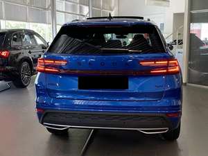 SUV 2024 Q Automático con Tracción en las Cuatro Ruedas, Neumáticos R18, Asientos de Cuero, Cámara Trasera, Gasolina 3L, Volante a la Izquierda, ACC Oscuro/Claro - Product Image 2