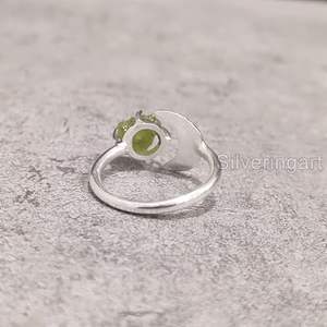 Anillo de Plata de Ley 925 con Peridoto Natural, Piedra de Nacimiento de Agosto, Luna Creciente, Joyería Hecha a Mano para Mujer - Product Image 5