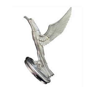 Escultura de aluminio fundido a mano, moldeada por la imaginación tradicional, con formas fluidas y maestría artística moderna. - Product Image 3