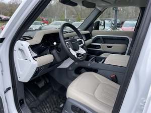 Land Rover Defender 110 SE AWD 2021 / Disponible à la vente avec faible kilométrage, moteur essence, véhicule d'occasion en excellent état et sans accident, conduite à gauche - Product Image 6
