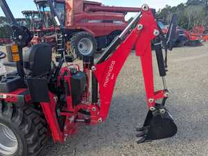 Mini tractor Mahindra diésel NUEVO/USADO con cargador frontal, motor diésel y sistema de tracción 4x4 - Product Image 3