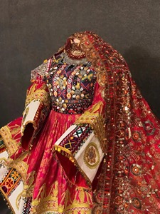 Impresionante vestido afgano Kuchi rojo con trabajo de espejo pesado bordado Tribal hecho a mano tradicional bohemio ropa de boda conjunto Dupatta - Product Image 2