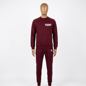 Ensemble de survêtement décontracté pour homme, sweat-shirt col rond bordeaux avec logo blanc et pantalon de jogging gris à cordon de serrage, idéal pour l'automne - Product Image 2