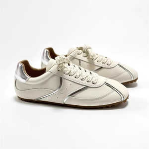 Chaussures de jogging pour femmes de style rétro de Hong Kong, printemps, cuir souple, légères, antidérapantes, chaussures de sport décontractées pour la course à pied - Product Image 3