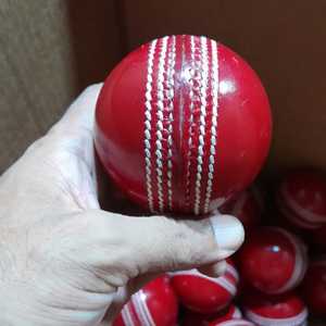 Ballon de cricket rigide en gros, cousu à la main, cuir de qualité supérieure, bowling fait à la main au Pakistan, 4 couches, 156 grammes, Benpro - Product Image 3