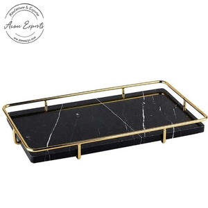 Plateau décoratif fabriqué à la main, plateau en marbre noir avec poignées en métal doré poli utilisé pour le plateau à bijoux et le service - Product Image 1