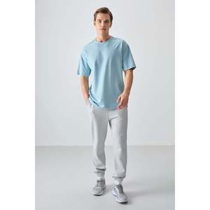 T-shirt basique pour homme Air Jones, bleu clair, coupe ample, en coton épais et doux - Modèle 88377 pour un usage décontracté - Product Image 4
