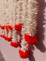Guirlandes de jasmin blanc avec de la marguerite d'Inde pour la décoration de plafond, décoration de mariage sud-indienne, guirlandes pour la décoration de la maison