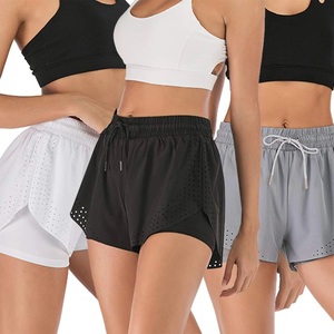 Short de sport Power Mesh pour femme 2 en 1 avec panneau extérieur en mesh respirant et couche intérieure de compression en mesh pour le basketball - Product Image 5