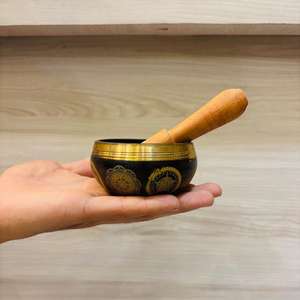 Ensemble complet de bols chantants en bronze à 7 chakras fait à la main de style traditionnel pour les praticiens de l'énergie - Product Image 3