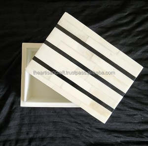 Boîte à bijoux en bois avec incrustation d'os naturel carrée, écologique, faite à la main, pour ranger les bagues, les boucles d'oreilles, les colliers - Product Image 1