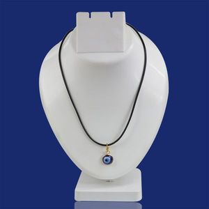 Colgante de latón chapado en oro de 15 mm con ojo turco azul y detalles de diamantes - Product Image 1