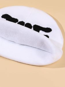 Bonnets d'hiver colorés personnalisés Bonnets en tricot épais avec logo brodé et impression Bonnets en tricot doux pour le voyage - Product Image 6