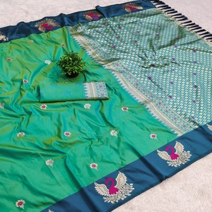 Sari en soie Banarasi douce VASTRA COTTAGE avec tissage Zari, motif Meenakari, pallu Meenakari, bordure contrastée, chemisier en soie douce - Product Image 5