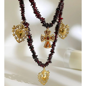 Collier à chaîne classique en or 18 carats imperméable et tendance pour femmes, double couche de perles de grenat, pendentif en acier inoxydable en forme de cœur et de croix - Product Image 1