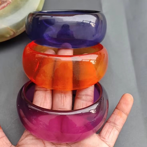 กำไลข้อมืออะคริลิคทำจากเรซิ่นประดับอัญมณีหลากสีสำหรับผู้หญิง - Product Image 1