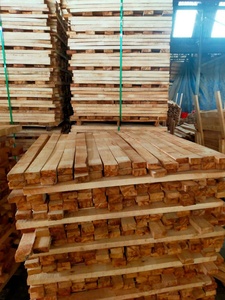 100% Bois de caoutchouc naturel du Vietnam Meilleur prix Bois de caoutchouc scié et bûches pour la construction de meubles et palettes - Product Image 2