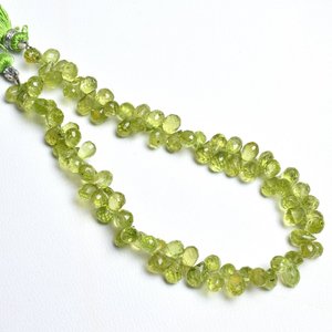 Cuentas de lágrima verde Natural hechas a mano 6x4mm gotas facetadas de peridoto verde Material de piedra negra semipreciosa para la fabricación de joyas - Product Image 1