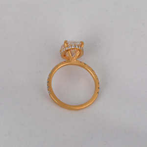 Anillo de compromiso de diamante cultivado en laboratorio de corte ovalado con brillo glamoroso en anillo de regalo de compromiso chapado en oro amarillo de 18 quilates - Product Image 6