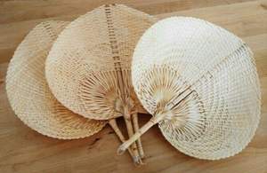 Abanicos de mano de bambú tradicionales con patrón intrincado, coloridos, abanicos de mano de Bambú - Product Image 3