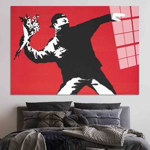 Elegante lienzo impreso con diseño de lanzador de flores de Banksy - Decoración de arte callejero con grafiti, arte en vidrio templado - Product Image 1