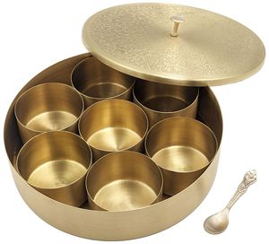 Boîte à épices en laiton artistique pour une utilisation décorative et fonctionnelle en cuisine, mettant en valeur l'artisanat traditionnel indien - Product Image 6