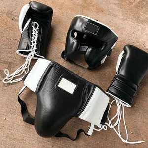Juego de combate de boxeo de protección de cuero profesional hecho a medida con espinilleras incluye equipo de entrenamiento con logotipo personalizado - Product Image 6