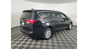 2025 Chrysler Voyager LX FWD usado cuidadosamente - Product Image 3