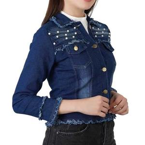 Chaqueta vaquera personalizable elegante para mujer con logotipo personalizado Adorno de piel acogedor Aspecto desgastado para ropa de invierno - Product Image 2