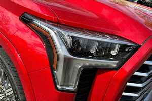 Toyota Tundra Capstone HV 4x4 4 portes Crew Max LHD/RHD 2024 - Product Image 6