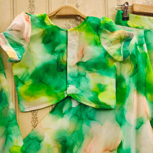 Ensemble Lehenga Choli pour enfants à imprimé abstrait vert, dupatta léger, moderne, pour les fêtes, les occasions spéciales, les mariages, Diwali - Product Image 2