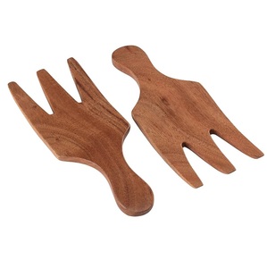 Juego de 2 Servidores de Ensalada de Madera Hechos a Mano de Alta Calidad para Restaurante Moderno, con Diseño Único de Manos de Madera y Logotipo Personalizado - Product Image 3